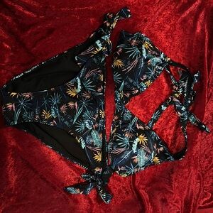 Women’s Bikini NWOT